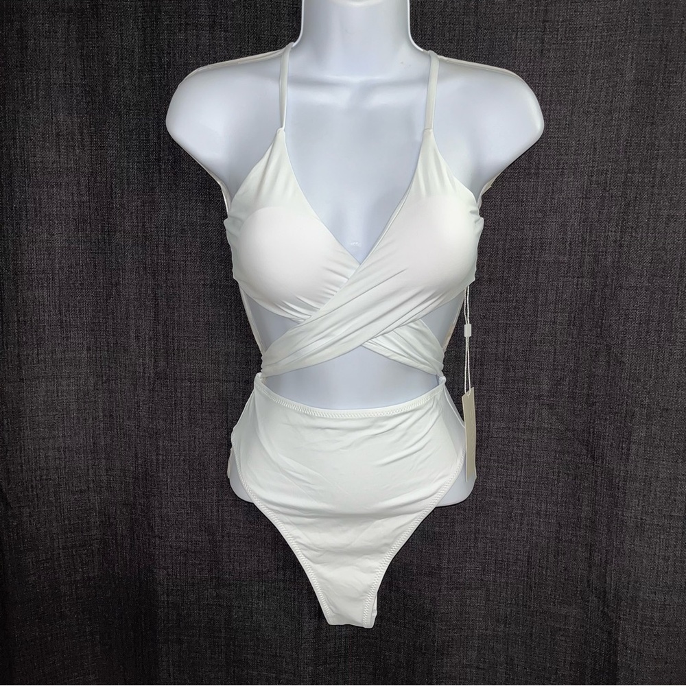 CHYRII Popular ladies one piece halter, strappy swim suit size medium (NWT)